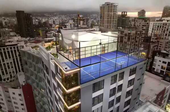 ملعب رياضي