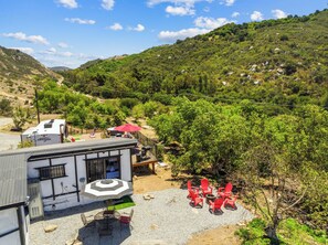 Outdoor dining - Avocado Oasis Retreat Hot Tub, Casita, RV Parking & Private Retreat Glamping (San Marcos)