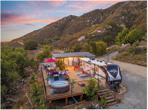 Avocado Escape - Hot Tub + Fire Pits + Games + Oasis + Casita + RV