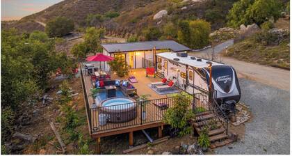 Avocado Escape - Hot Tub + Fire Pits + Games + Oasis + Casita + RV