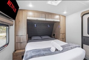 Room - Avocado Oasis Retreat Hot Tub, Casita, RV Parking & Private Retreat Glamping (San Marcos)
