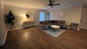 Unclassified image, 5 of 21, button - Family Retreat 5 Bed • 3.5 Bath• ALE/Work Groups (Helena)