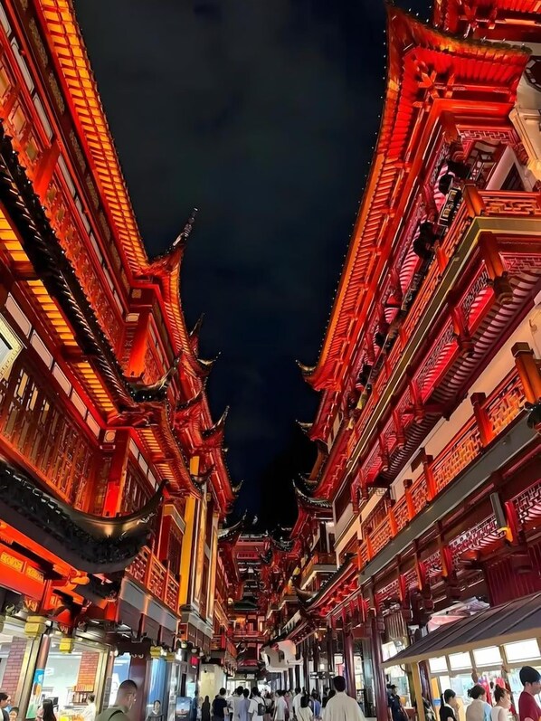 A traditional building with multiple levels and balconies, featuring ornate architectural details and a series of windows. - Ssaw Boutique Hotel Cheng Man (Shanghai)