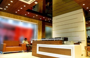 Lobby - Mango Hotels Vybrant Vijayawada by Othpl (Vijayawada)