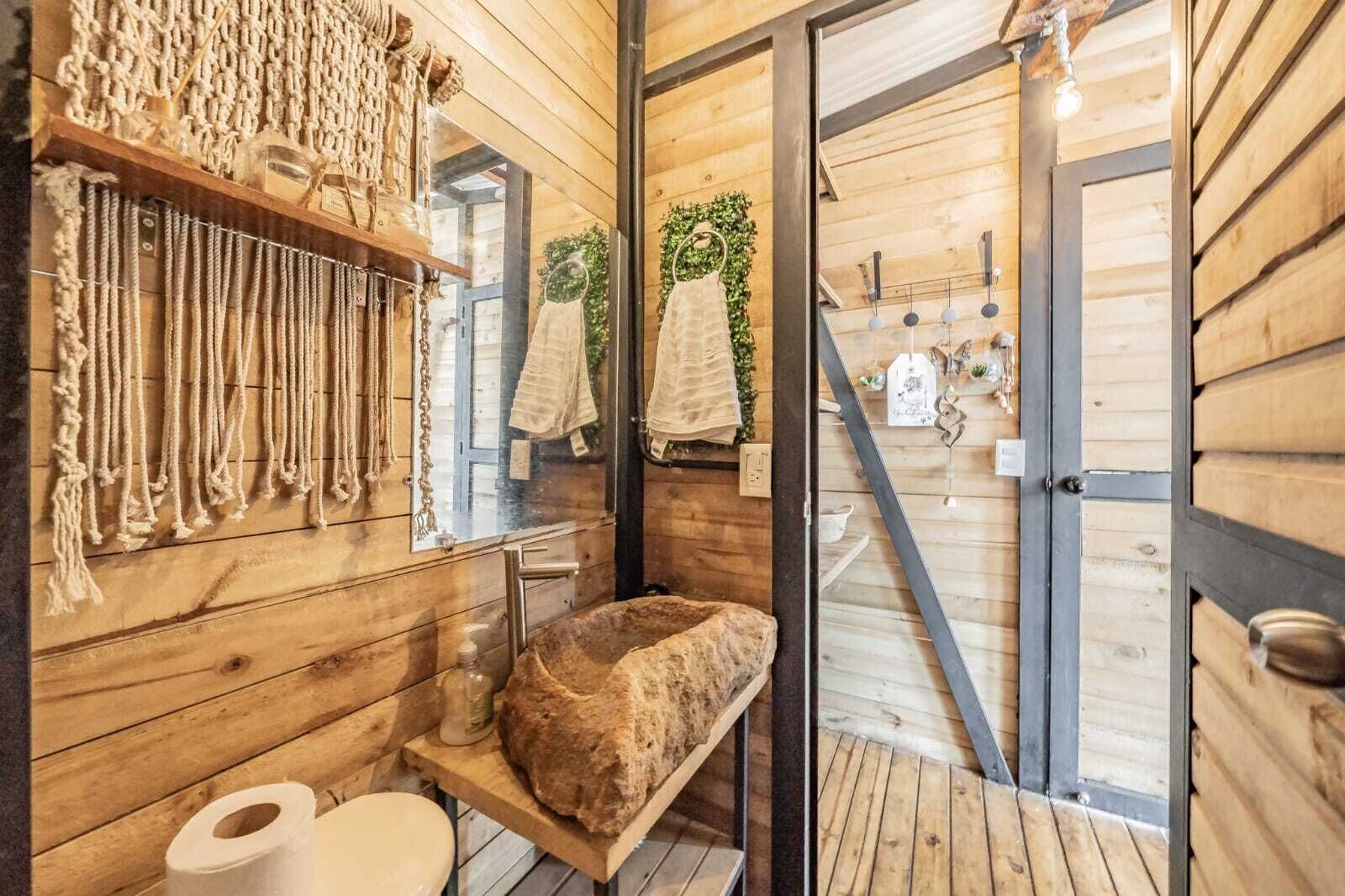 Jetted tub, hair dryer, towels, soap