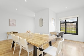 Interior - Domi Rentals The Chadstone Homes (Chadstone)