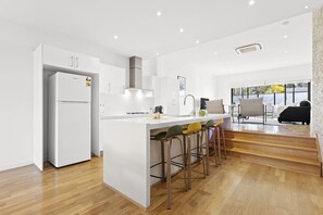 Fridge, microwave, oven, stovetop - Domi Rentals The Chadstone Homes (Chadstone)