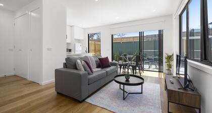 Domi Rentals - The Moorabbin Townhouse