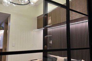 Interior - Luxury condo with gym,WiFi,NETFLIX at Park Mckinley West, Venice, SM Aura BGC (Taguig)