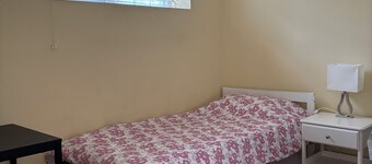 ✨ Warm & Cozy 2BR Designer Retreat in Vancouver | Free Parking | Private Entry
