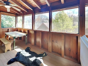 Room - Smokey Bear Haven (Pigeon Forge)