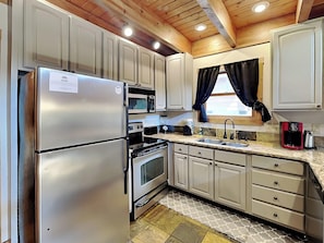 Room - Smokey Bear Haven (Pigeon Forge)