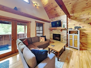 Room - Smokey Bear Haven (Pigeon Forge)