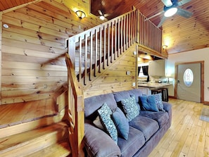 Room - Smokey Bear Haven (Pigeon Forge)