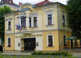 A yellow building with a sign reading 'Hotel - Restaurant Zlato Kriz.'