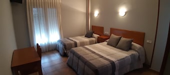 Hotel Los Leones El Mas Cercano A Warner