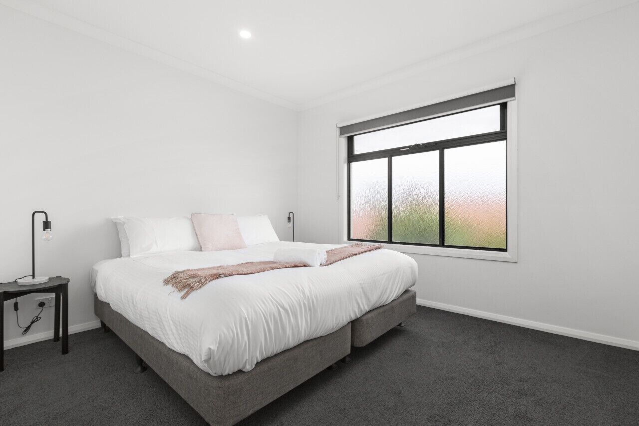 5 bedrooms, desk, iron/ironing board, travel cot
