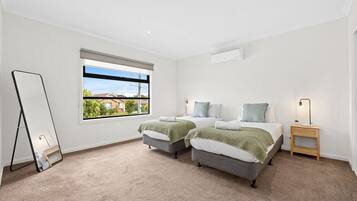 3 bedrooms, desk, iron/ironing board, travel cot