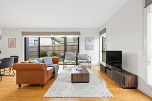 TV - Domi Rentals - The Fregon Townhouse (Clayton)