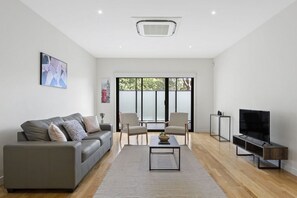 TV - Domi Rentals - The Atkinson Home (Chadstone)