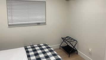 1 habitación, tabla de planchar con plancha y wifi