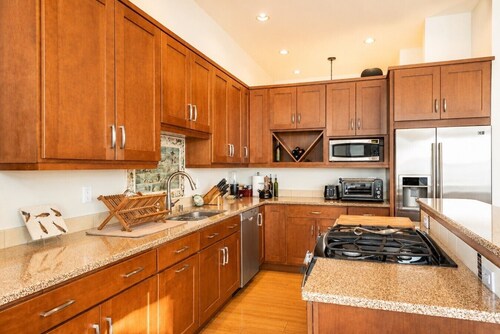 Luxe Beachfront Condo in the heart of Langley