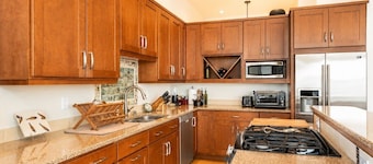 Luxe Beachfront Condo in the heart of Langley