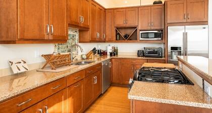 Luxe Beachfront Condo in the heart of Langley