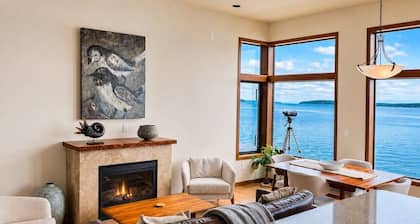 Luxe Beachfront Condo in the heart of Langley