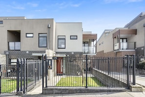 Exterior - Domi Rentals - The Atkinson Home (Chadstone)