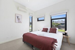 3 bedrooms, iron/ironing board, travel cot, WiFi - Domi Rentals - The Atkinson Home (Chadstone)
