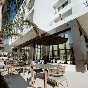 Outdoor dining - Naos Luxury Hotel (Orikum)