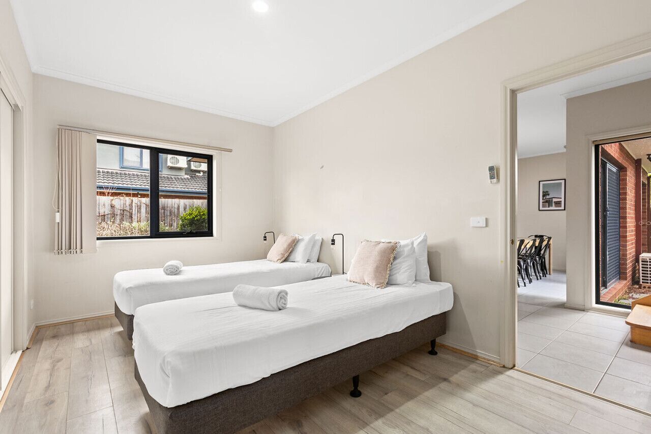 4 bedrooms, desk, iron/ironing board, travel cot