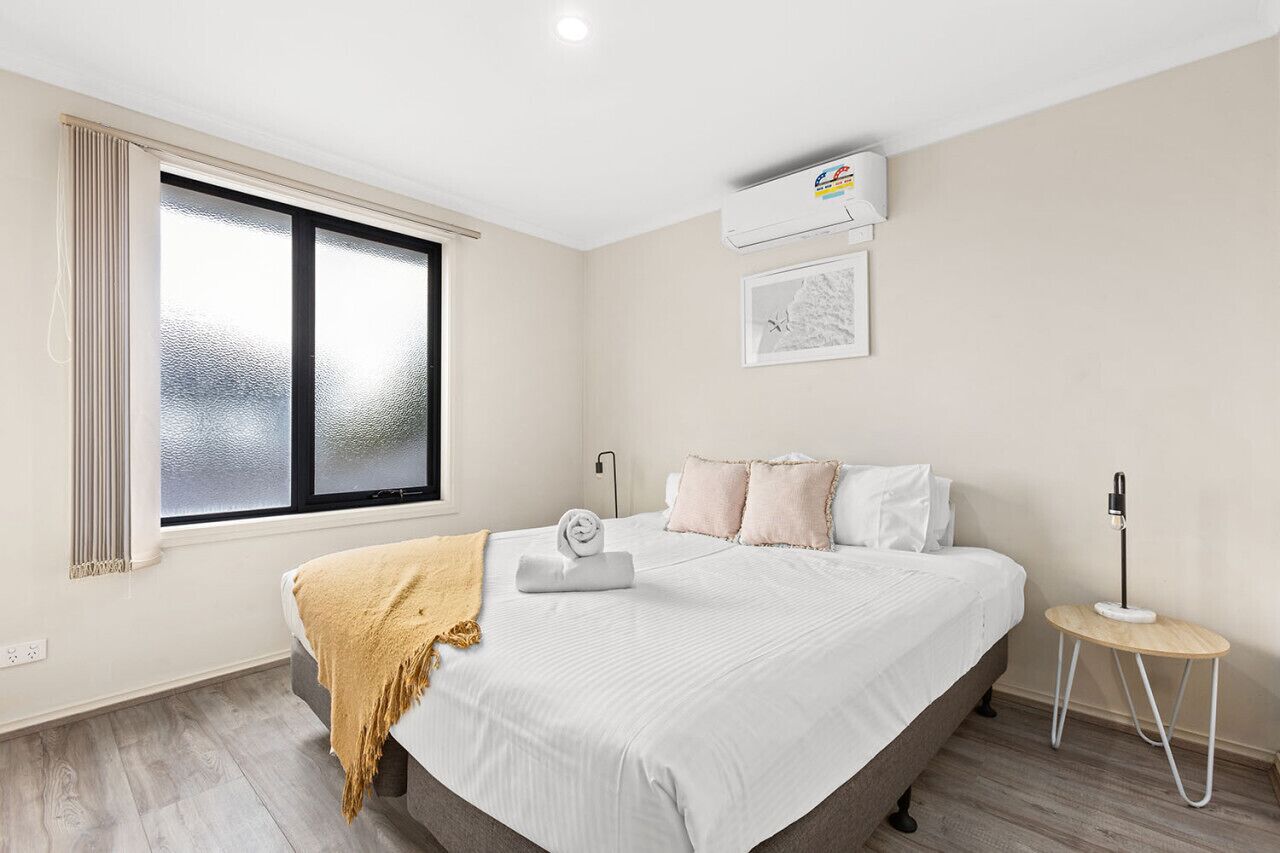4 bedrooms, desk, iron/ironing board, travel cot