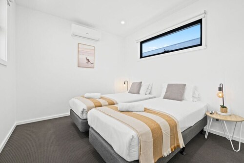 Domi Rentals - The Moorabbin Townhouse