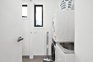 Interior - Domi Rentals - The Moorabbin Townhouse (Moorabbin)