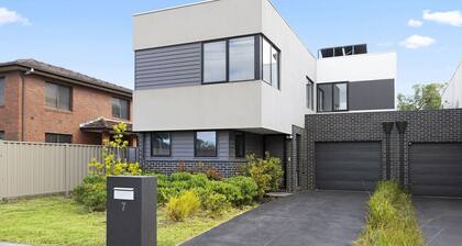 7 Mcmillan Street · The Main Residence