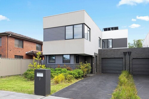 Domi Rentals - The Main Residence