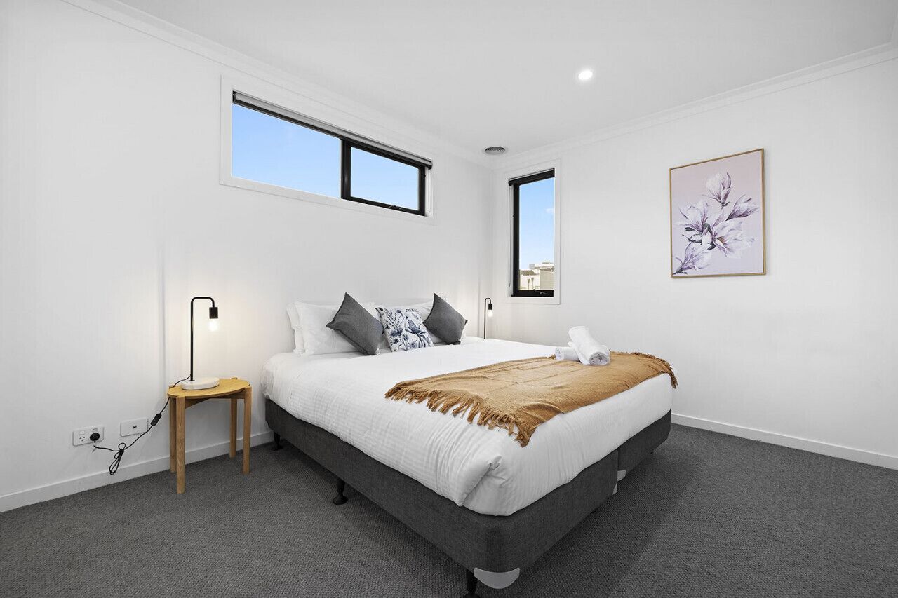 5 bedrooms, desk, iron/ironing board, travel cot