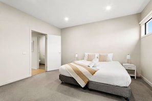 3 bedrooms, iron/ironing board, travel cot, WiFi - The Brighton Townhouse (Brighton East)