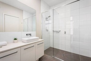 Hair dryer - The Brighton Townhouse (Brighton East)