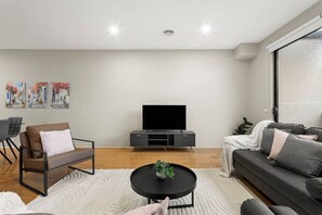 TV - The Brighton Townhouse (Brighton East)