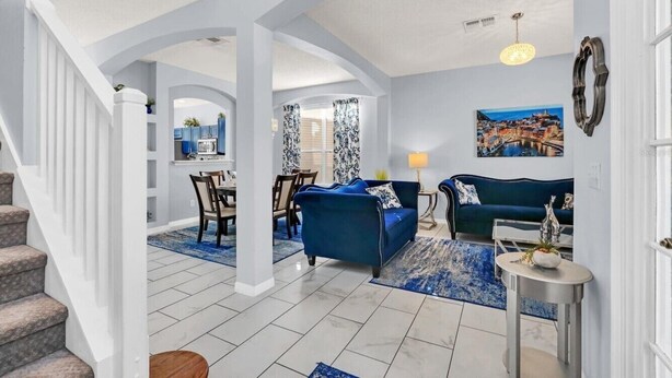 Living area - 6 bedroom 6 Bath Palm Paradise close to Orlando Theme Parks (Kissimmee)