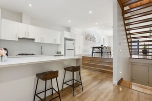 Fridge, microwave, oven, stovetop - Domi Rentals The Chadstone Homes (Chadstone)
