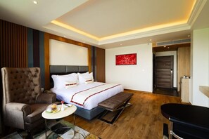 A hotel room with a bed, a chair, a small table, and a bench. - Justa Luxe Cliffend Resort and Spa Mashobra (Shimla)