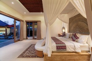 Rollaway beds, free WiFi, bed sheets - Uma Losita Private Villa (Ubud)