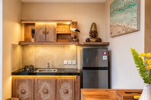 Microondas, mesa de comedor