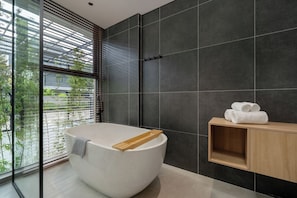 Hair dryer, towels, shampoo, toilet paper - GiaLinh Villa Hoi An - 5BR - River view (Hoi An)