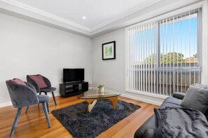 TV - Domi Rentals - The Lona Townhouse (Clayton)