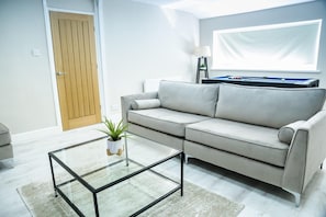 Room - Inviting 1 Bed House In Bradford (Bradford)